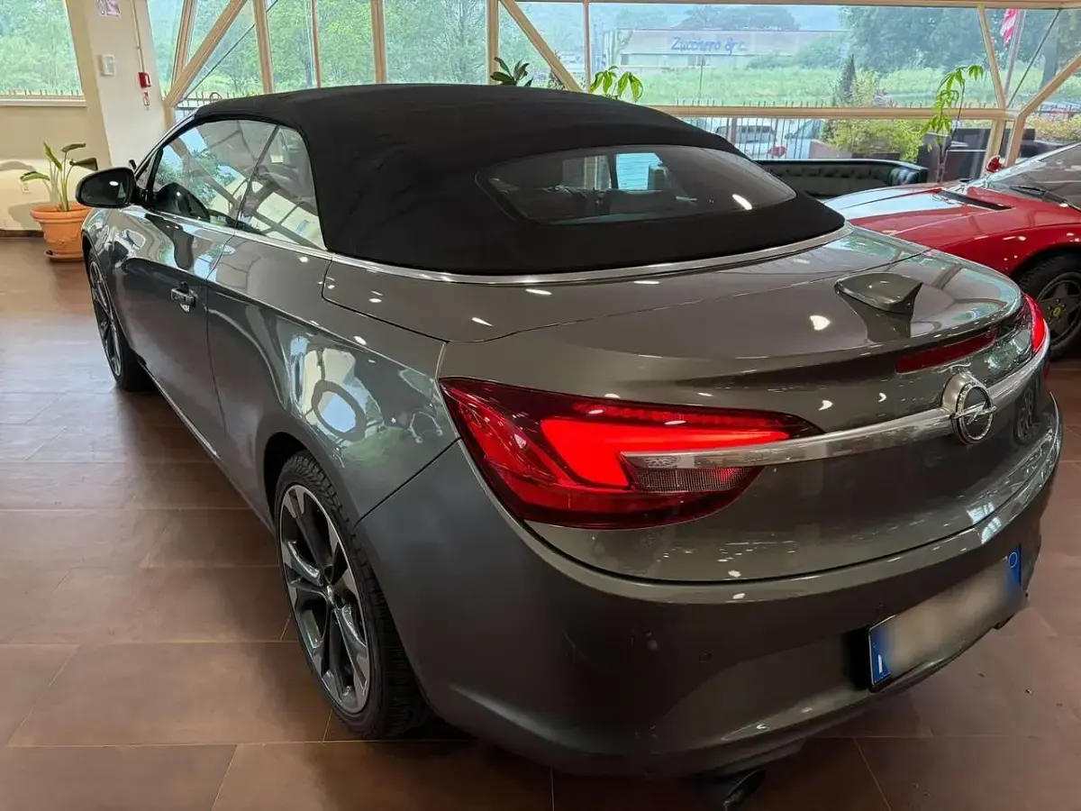 Usado Opel Cascada Cosmo 170 CV (125 kW) 2017 Beige Descapotable
