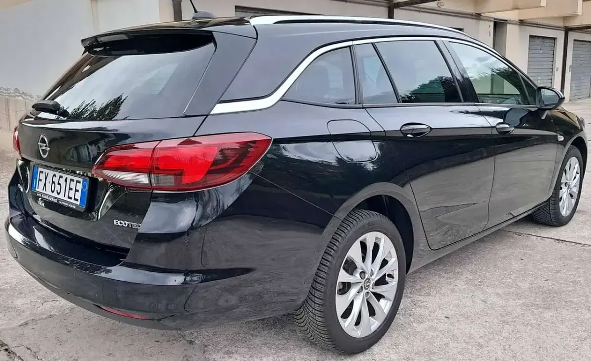 Usata Opel Astra Innovation 110 CV (80 kW) 2019 Nero Station wagon