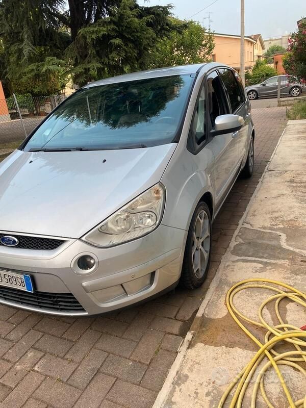 Usata Ford S-MAX 150 CV (110 kW) 2007 Grigio Monovolume
