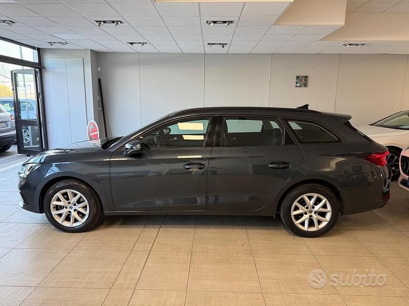 Käytetty Seat Leon Business 116 HP (85 kW) 2023 Harmaa Farmari
