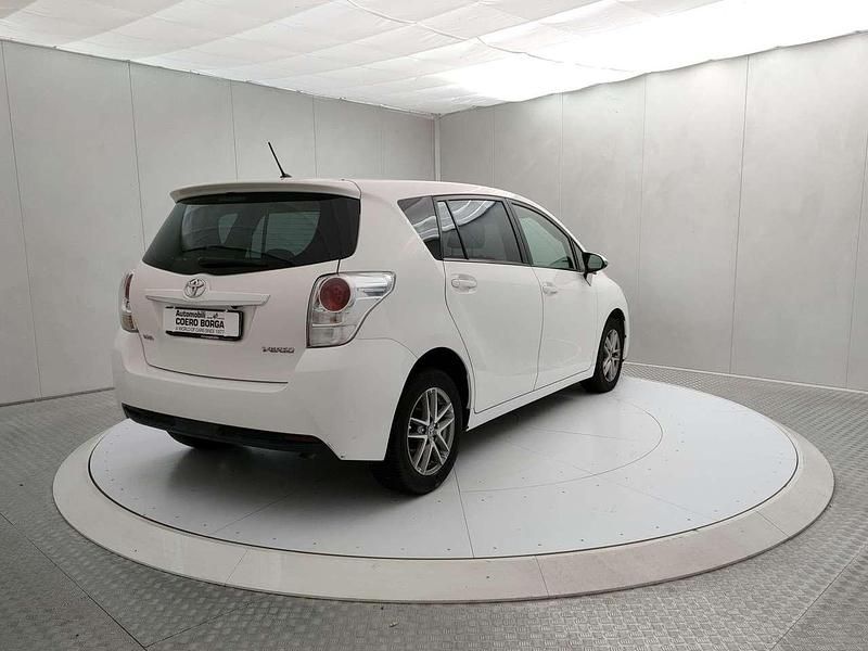 Usata Toyota Verso Active 111 CV (81 kW) 2015 Bianco Monovolume