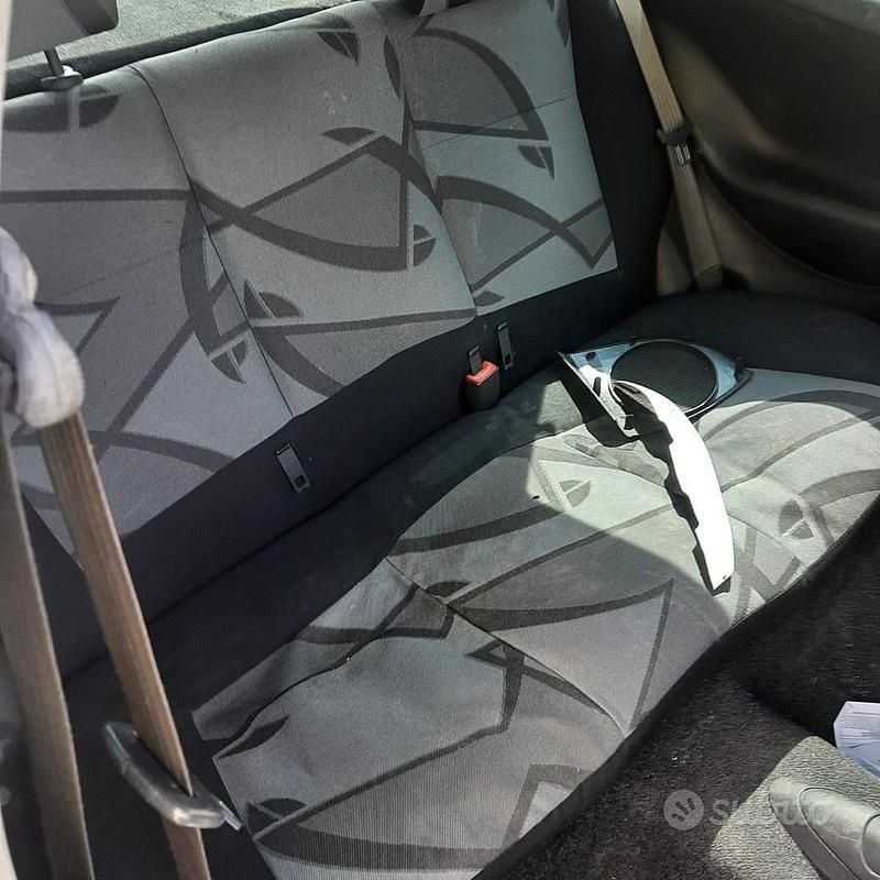 Usata Fiat Punto 69 CV (50 kW) 2004 Bianco Utilitaria
