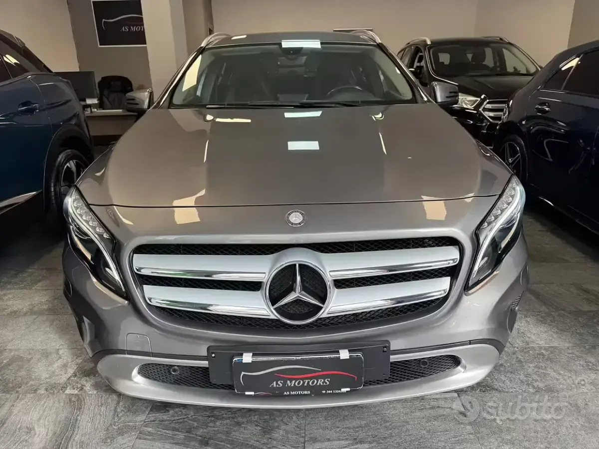 Usata Mercedes GLA200 136 CV (100 kW) 2016 Grigio SUV