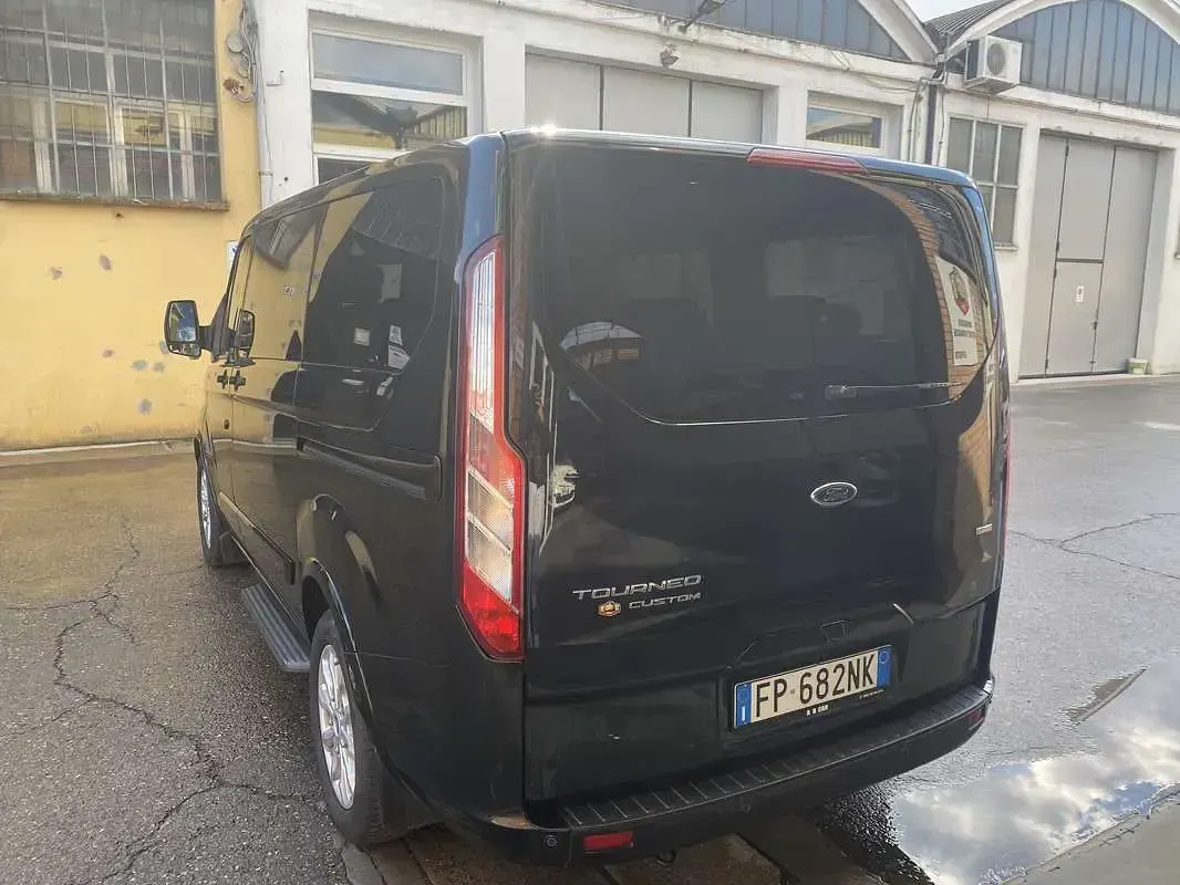 Usata Ford Tourneo Custom Titanium 131 CV (96 kW) 2018 Nero Furgone