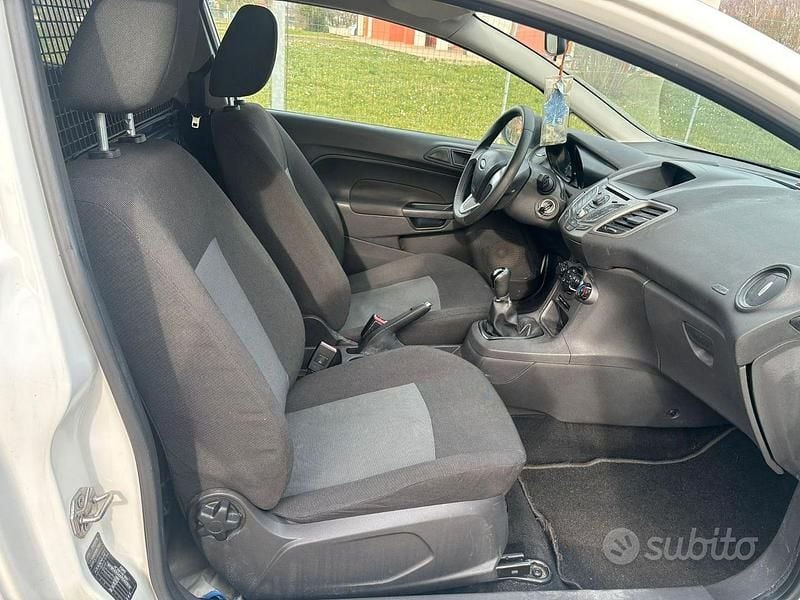 Usata Ford Fiesta Business Edition 75 CV (55 kW) 2013 Bianco Utilitaria
