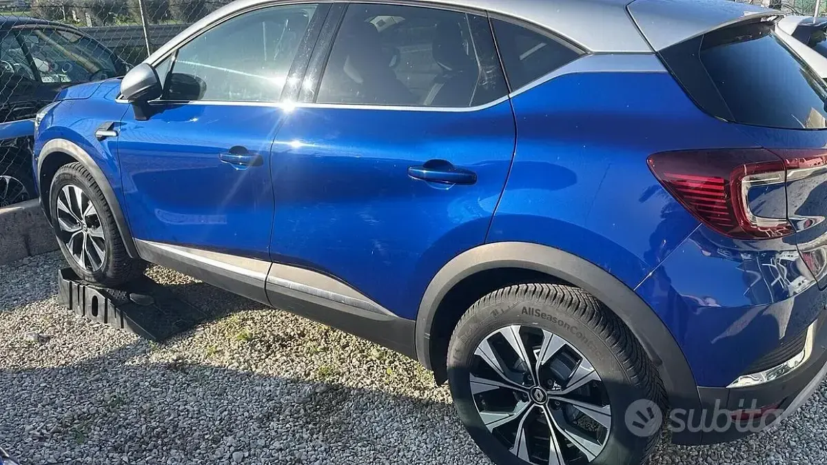 Usata Renault Captur Techno 91 CV (66 kW) 2024 Blu SUV