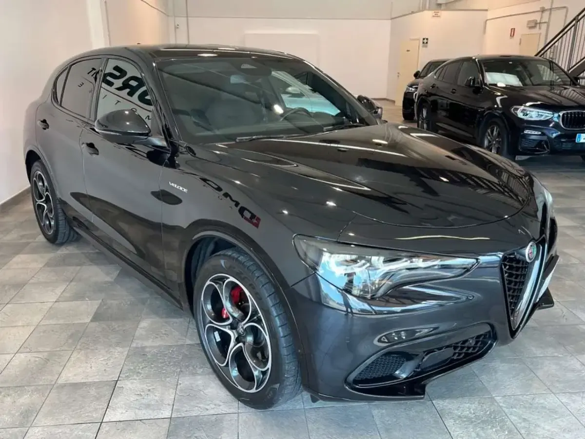 Usata Alfa Romeo Stelvio Veloce 209 CV (153 kW) 2024 Nero SUV