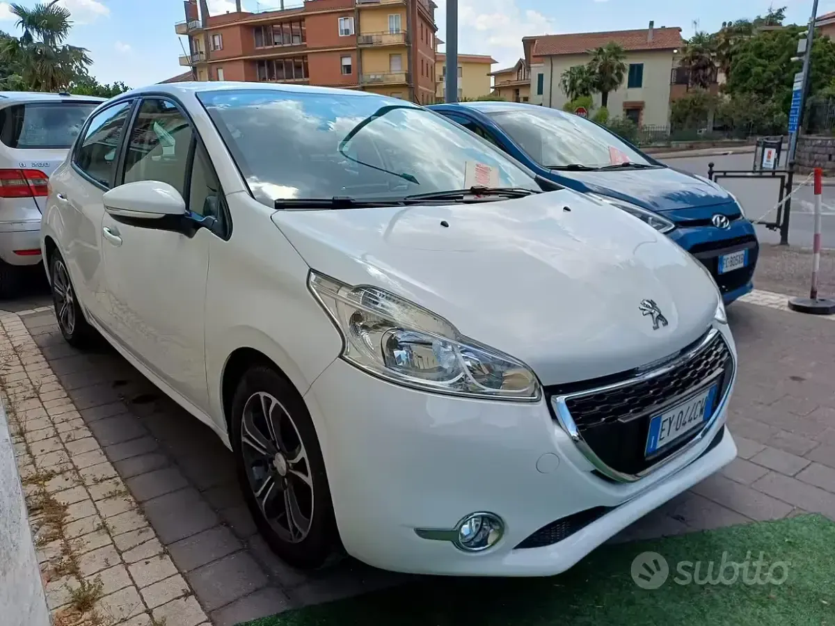 Usata Peugeot 208 Active 68 CV (50 kW) 2016 Bianco Utilitaria