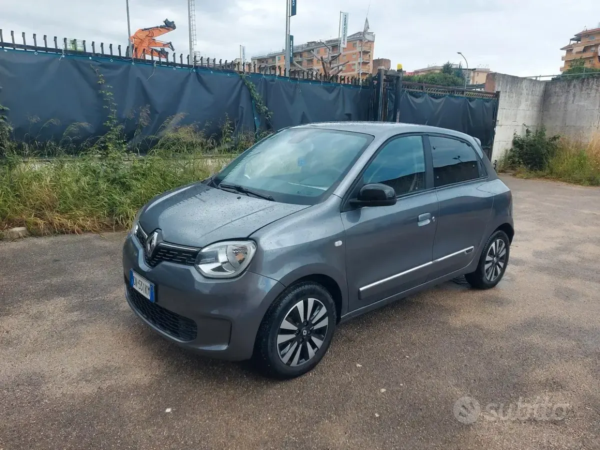 Usado Renault Twingo 30 kW (42 HP) 2023 Cinzento Citadino