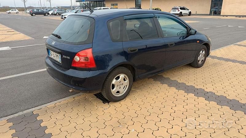 Usata Honda Civic 75 CV (55 kW) 2002 Blu Berlina
