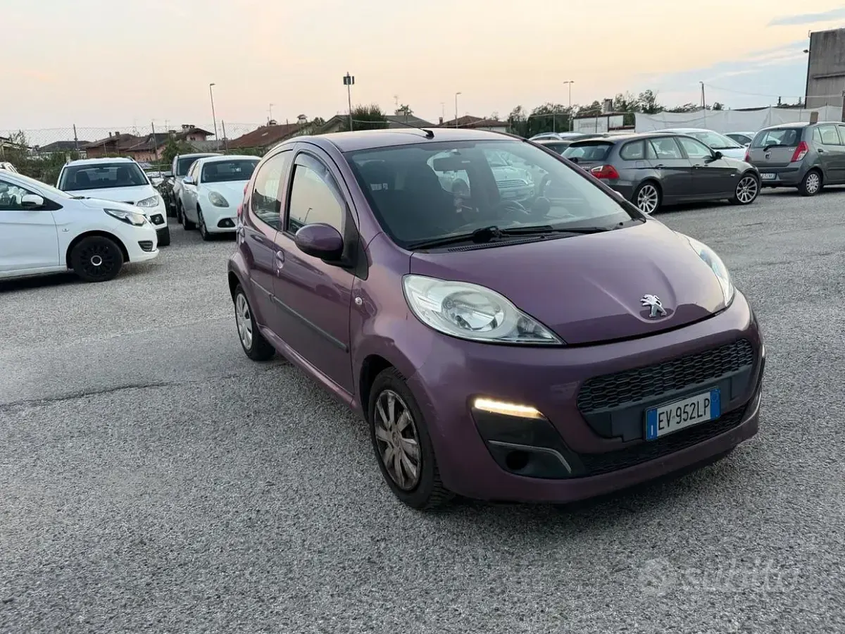 Usata Peugeot 107 Active 68 CV (50 kW) 2014 Viola Utilitaria