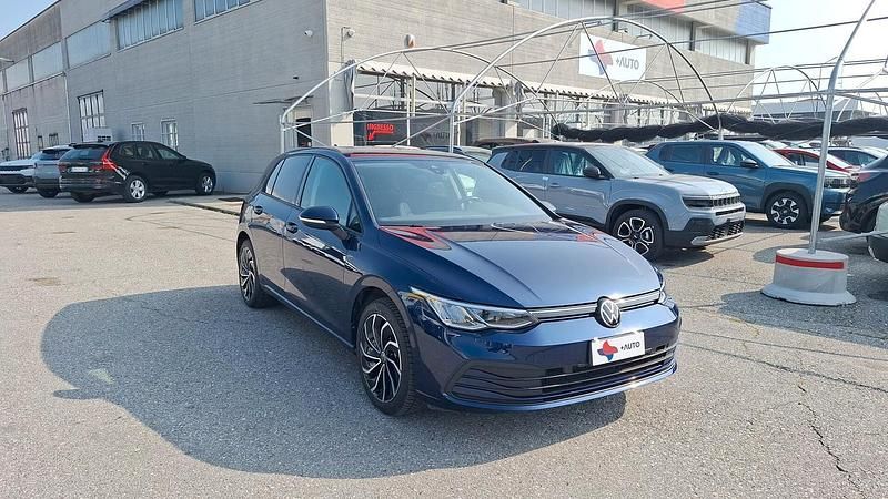 Usata VW Golf VIII Life 130 CV (95 kW) 2022 Blu Berlina