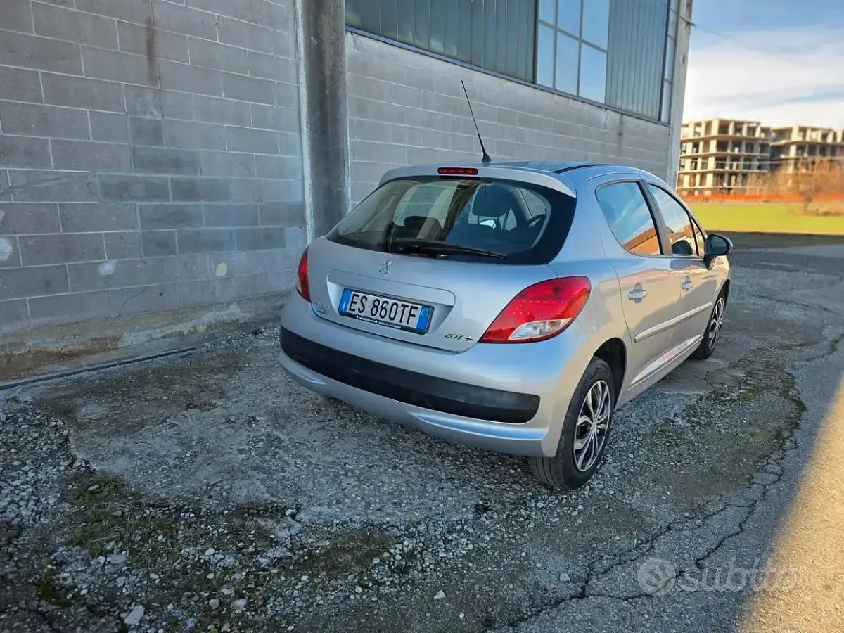 Usata Peugeot 207 70 CV (51 kW) 2013 Grigio Berlina