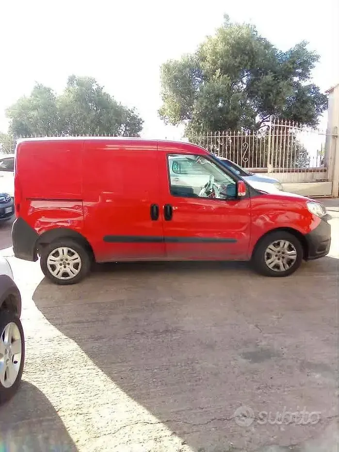 Usata Fiat Doblò 95 CV (69 kW) 2017 Rosso Monovolume