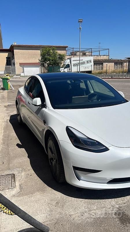 Usata Tesla Model 3 RWD 208 kW (283 CV) 2023 Bianco Berlina