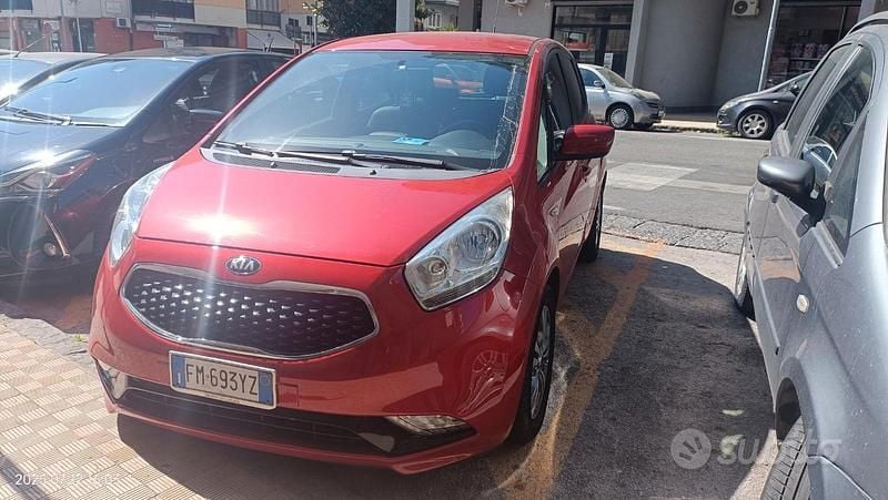 Usata Kia Venga 90 CV (66 kW) 2017 Rosso Utilitaria