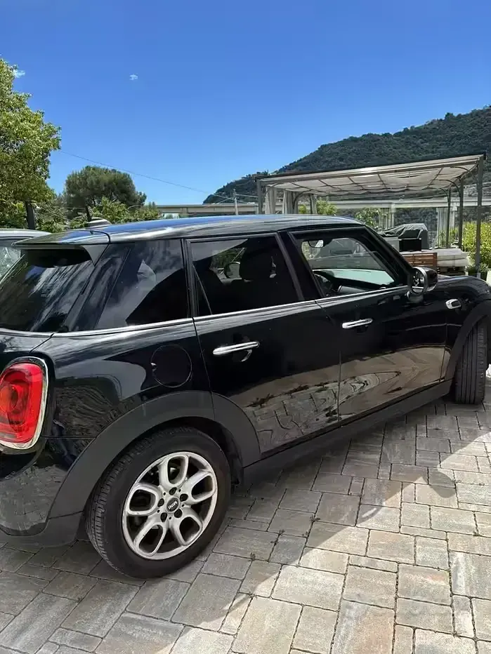Usata Mini ONE 102 CV (75 kW) 2022 Nero Utilitaria