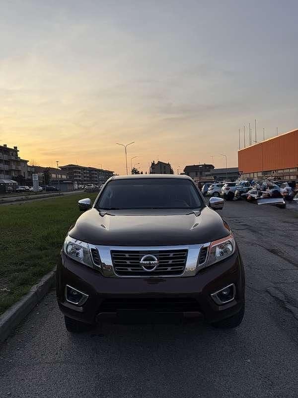 Usata Nissan Navarra 190 CV (139 kW) 2016 Marrone SUV