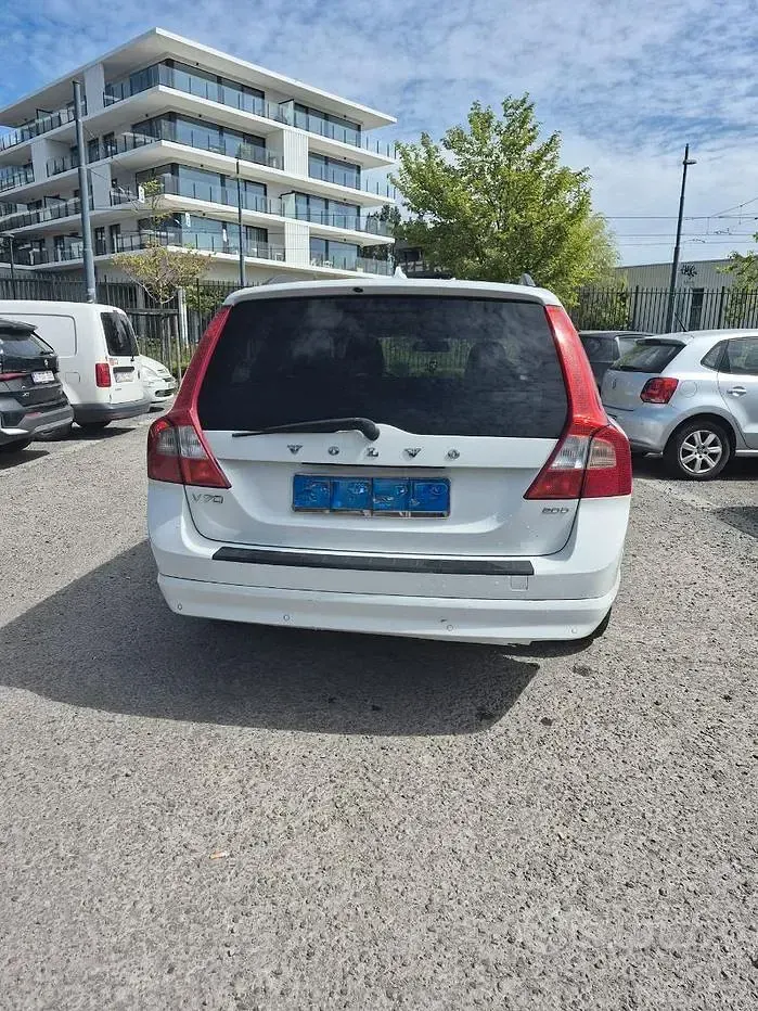 Usata Volvo V70 Momentum 136 CV (100 kW) 2008 Bianco Station wagon