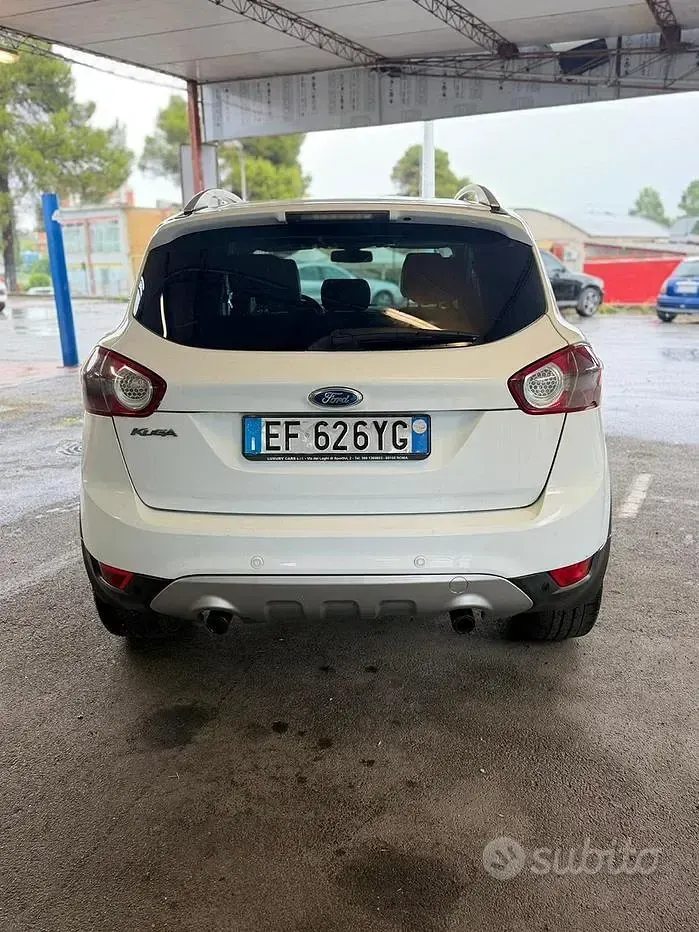Usata Ford Kuga 140 CV (102 kW) 2011 Bianco SUV