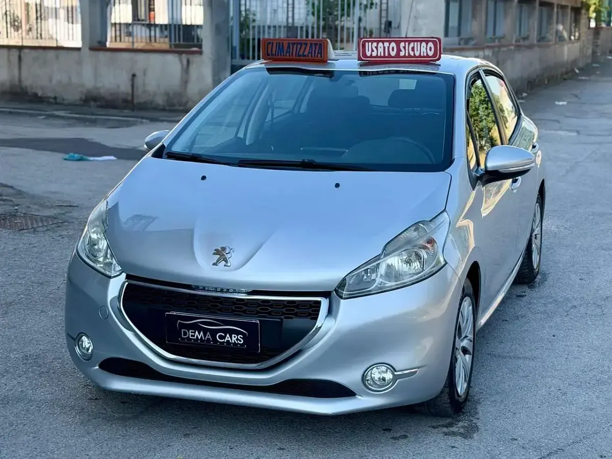 Usata Peugeot 208 Active 82 CV (60 kW) 2015 Argento Utilitaria