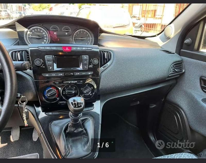 Usata Lancia Ypsilon Silver 95 CV (69 kW) 2020 Grigio Utilitaria