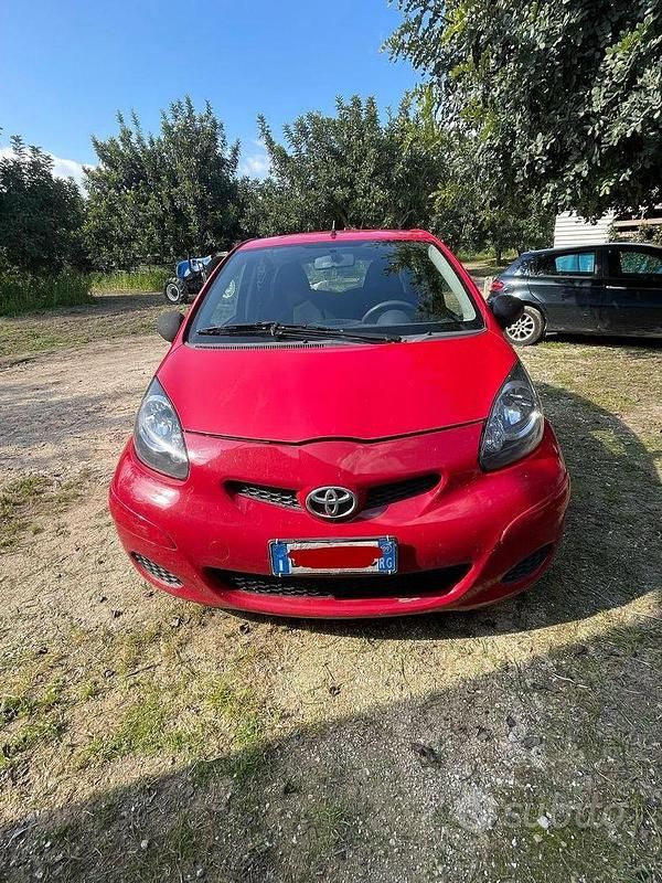 Usata Toyota Aygo 2009 Rosso Utilitaria