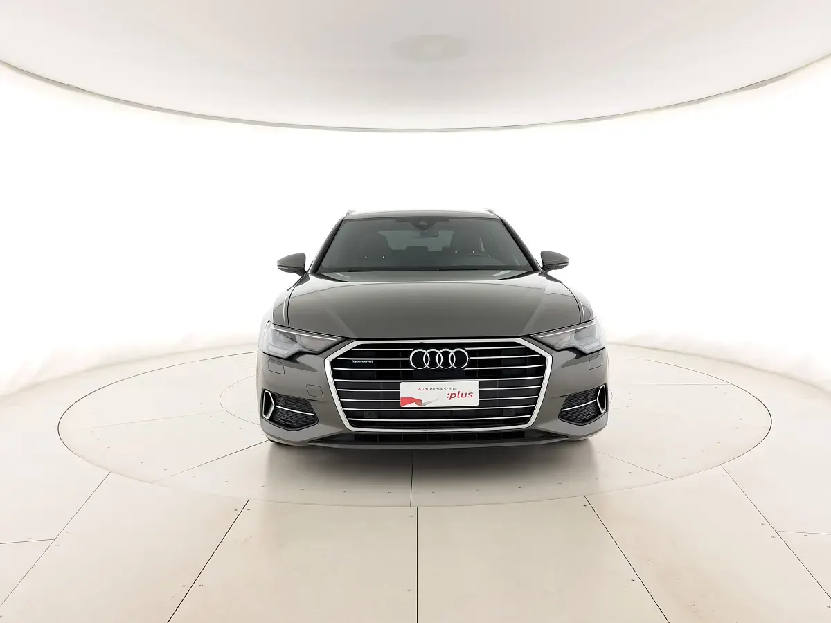Usata Audi A6 Business Plus 265 CV (194 kW) 2022 Grigio chronos metallizzato Station wagon