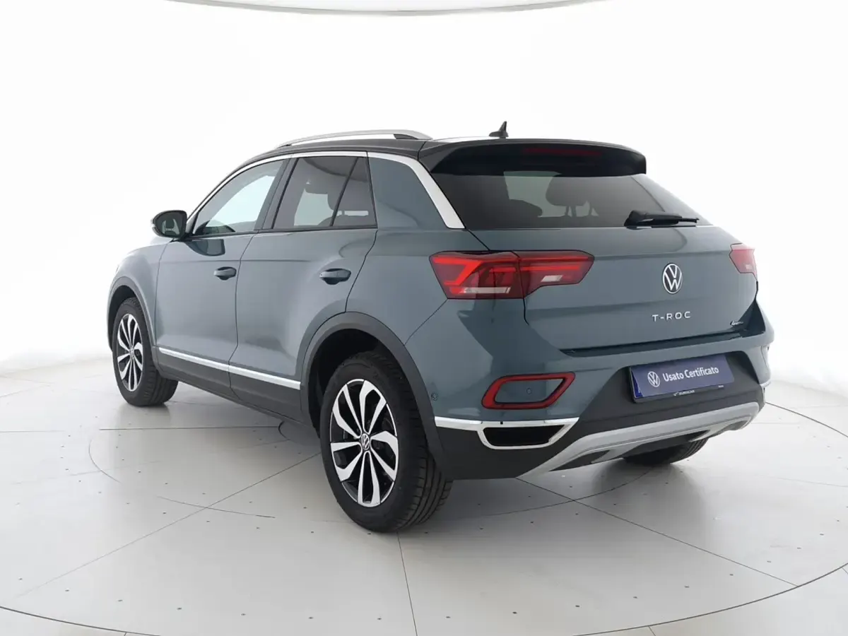 Usata VW T-Roc Style 150 CV (110 kW) 2025 Petroleum blue metallizzato nero SUV