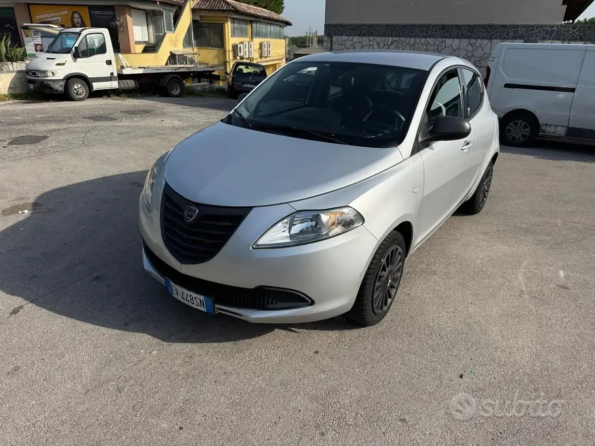 Usata Lancia Ypsilon S 95 CV (69 kW) 2014 Grigio Utilitaria