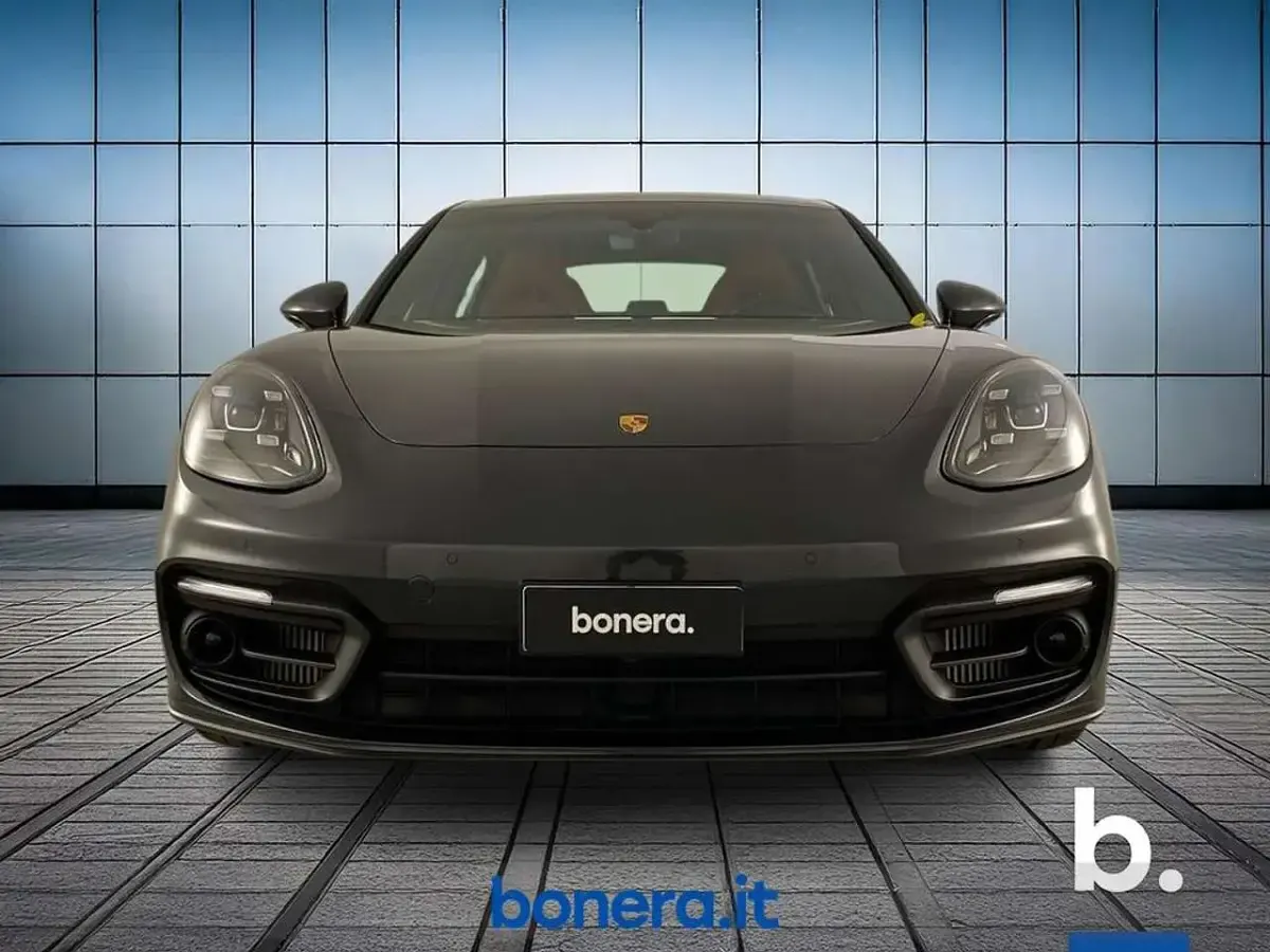 Usata Porsche Panamera 560 CV (411 kW) 2023 Grigio Berlina