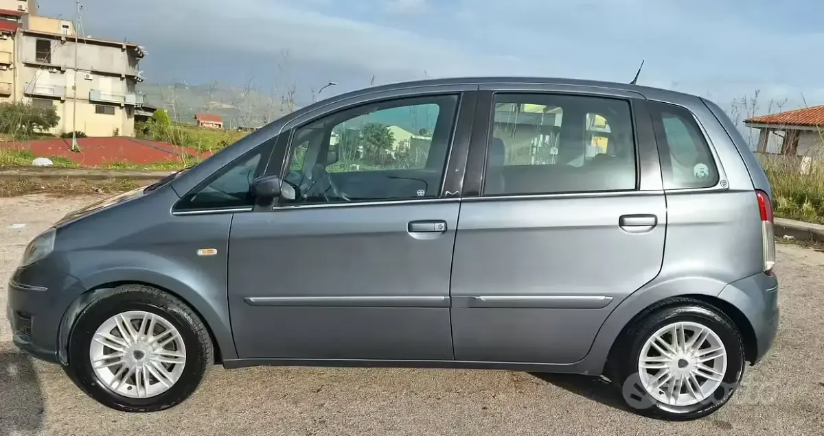 Usata Lancia Musa 69 CV (50 kW) 2009 Grigio Monovolume