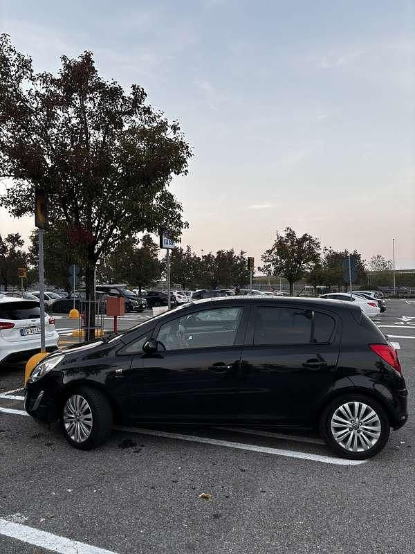 Usata Opel Corsa 86 CV (63 kW) 2013 Nero Berlina