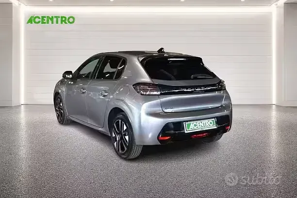 Usata Peugeot 208 Allure 100 CV (73 kW) 2025 Grigio Utilitaria