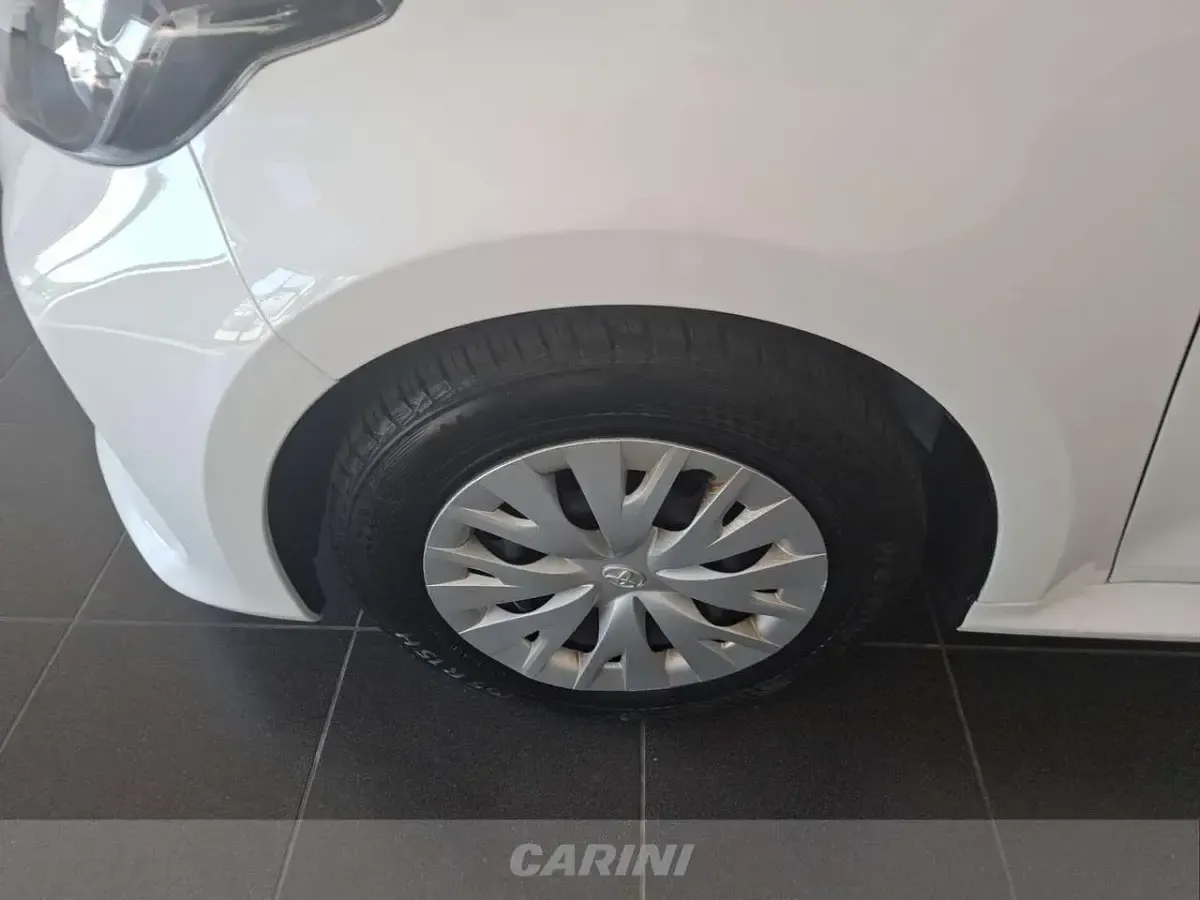 Usata Toyota Yaris Hybrid Active 116 CV (85 kW) 2022 Bianco Berlina