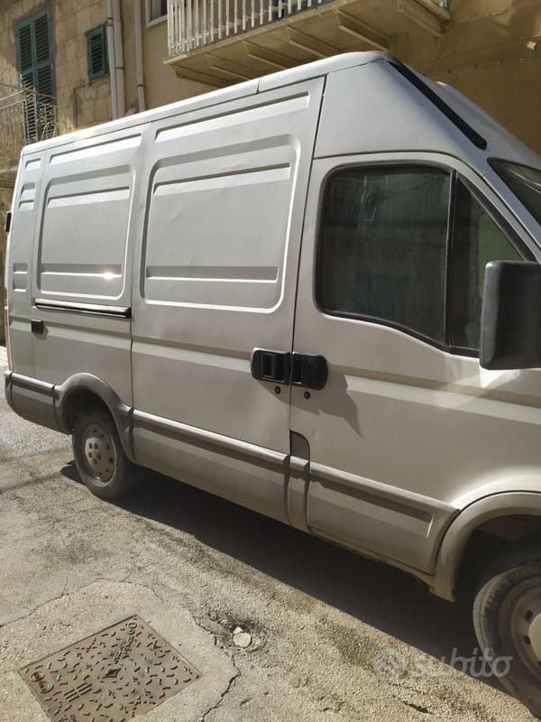 Usata Iveco Daily 103 CV (75 kW) 2001 Bianco