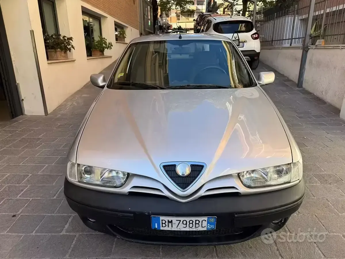 Second-hand Alfa Romeo 146 104 CP (76 kW) 2000 Gri Hatchback