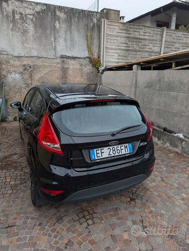 Usata Ford Fiesta 82 CV (60 kW) 2010 Nero Berlina