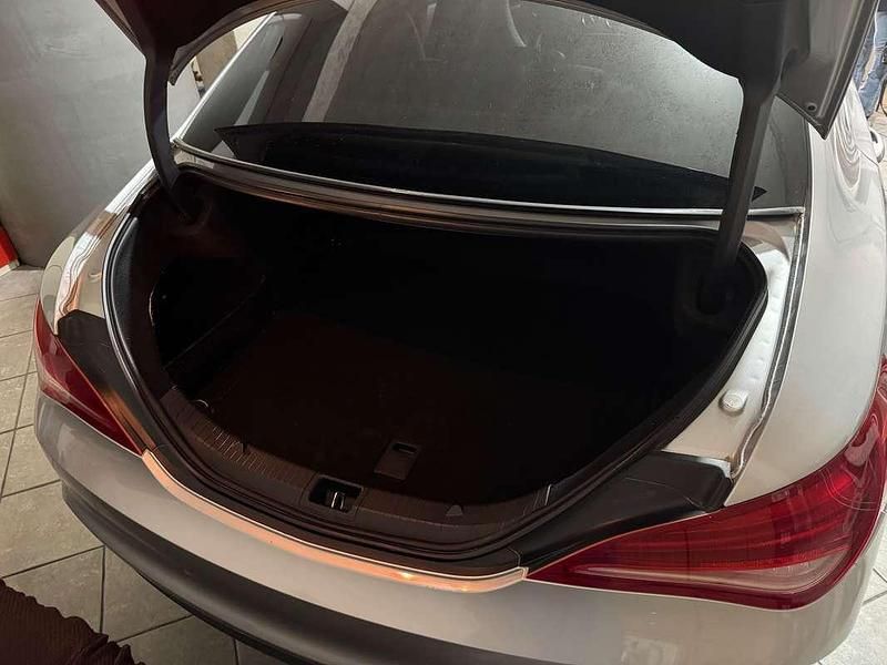 Argento Usata 2014 Mercedes CLA220 Premium Tre volumi | 14.000 € (Buon prezzo) - Immagine 1/4