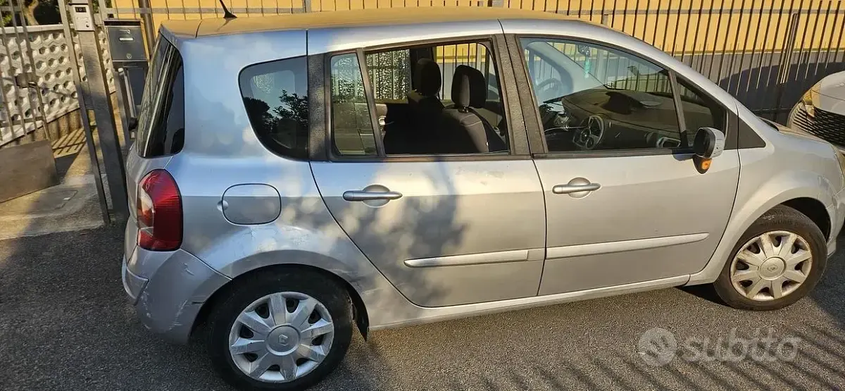 Usata Renault Modus 68 CV (50 kW) 2009 Grigio Monovolume