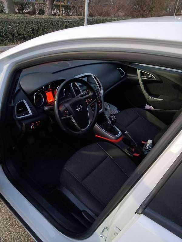 Usata Opel Astra 110 CV (80 kW) 2013 Berlina