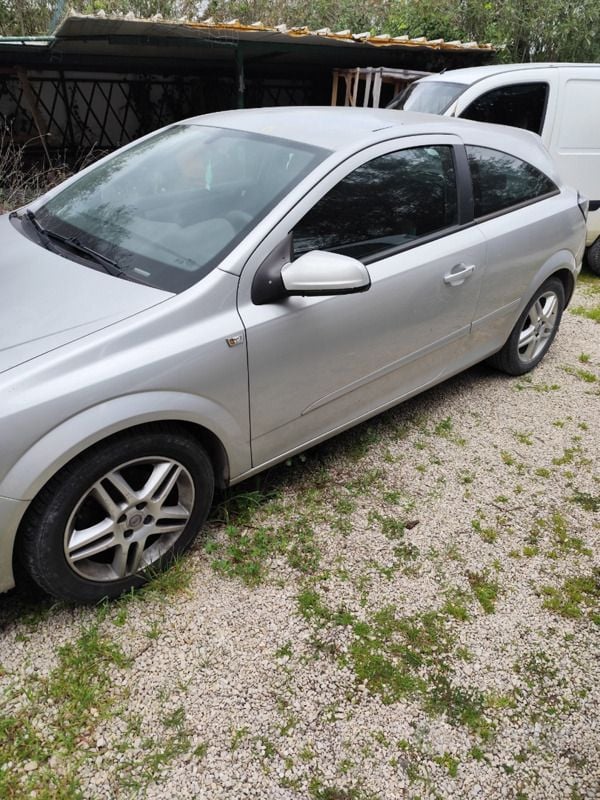 Grigio Usata 2006 Opel Astra GTC | 400 € - Immagine 1/4