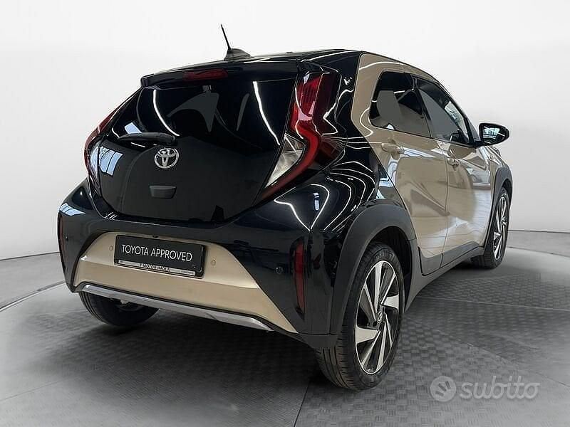 Usata Toyota Aygo X Lounge 72 CV (52 kW) 2022 Marrone SUV