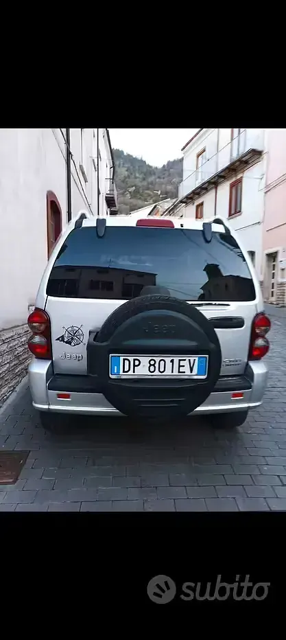 Usata Jeep Cherokee 163 CV (119 kW) 2007 Grigio SUV