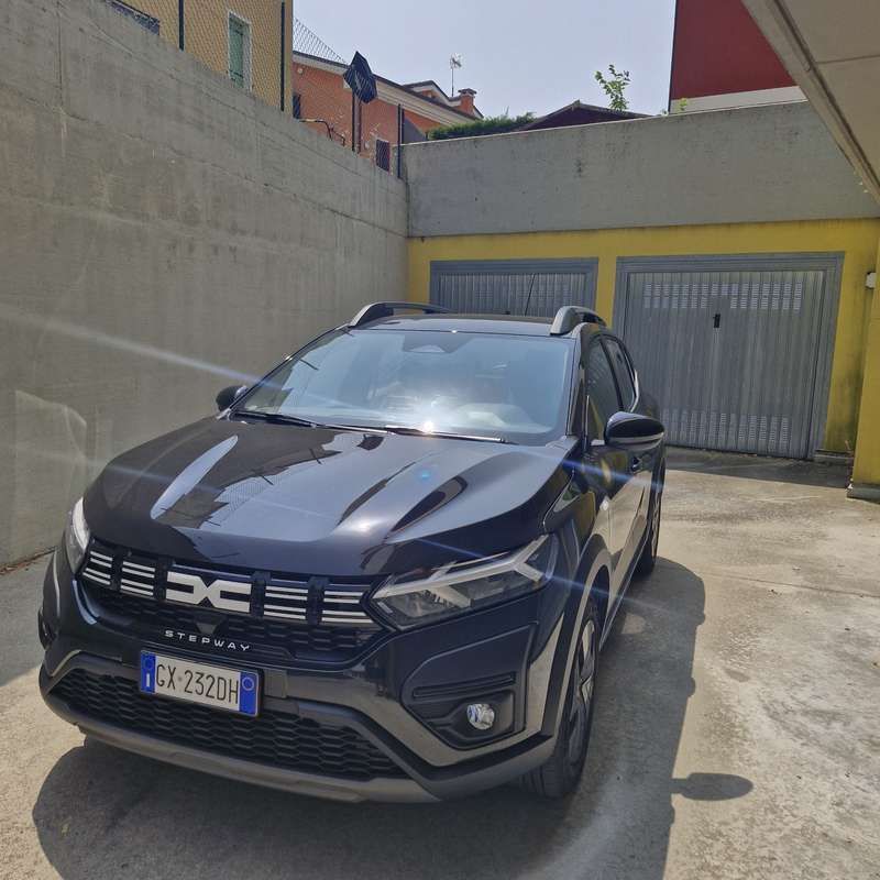Usata 2024 Dacia Sandero Expression Due volumi | 13.900 € (Ottimo prezzo) - Immagine 1/4