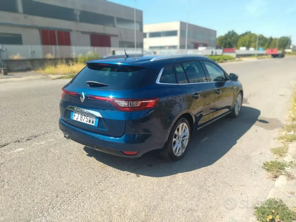 Usata Renault Mégane GrandTour Intens 110 CV (80 kW) 2017 Bluazzurro Station wagon