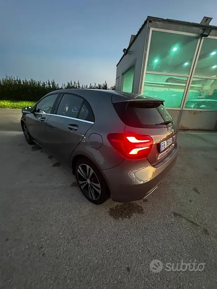 Usata Mercedes A160 Premium 90 CV (66 kW) 2016 Grigio Utilitaria