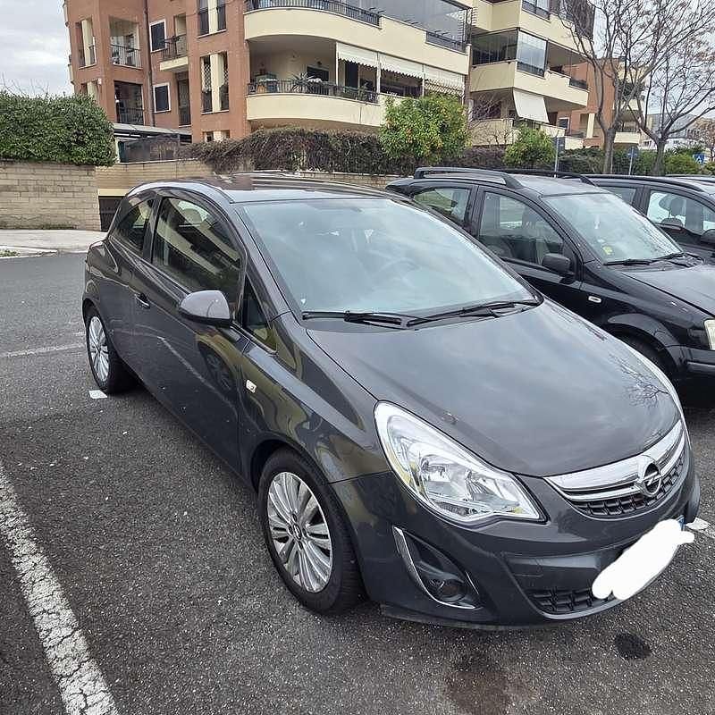 Usata Opel Corsa 86 CV (63 kW) 2013 Berlina
