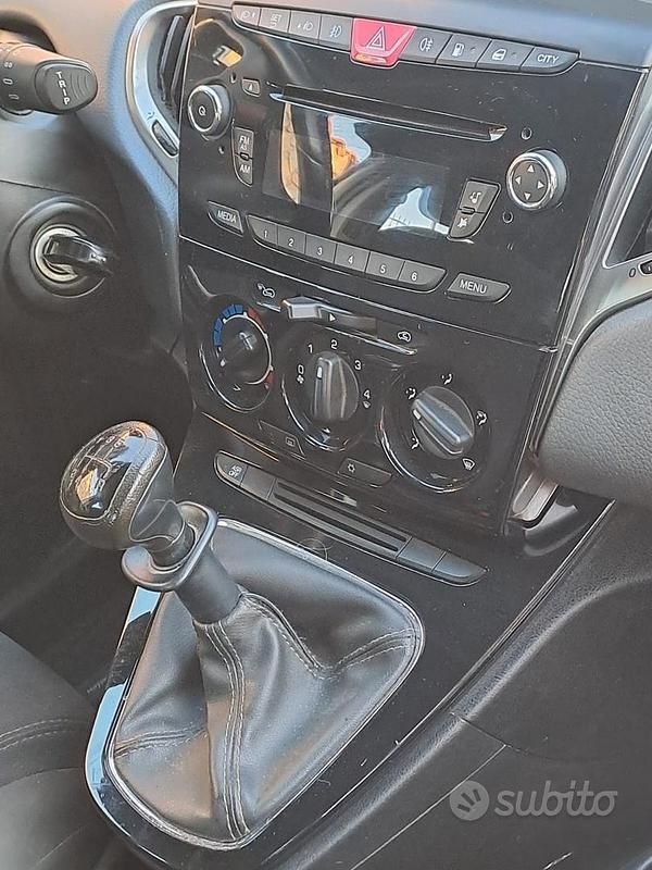 Usata Lancia Ypsilon 69 CV (50 kW) 2012 Bianco Utilitaria