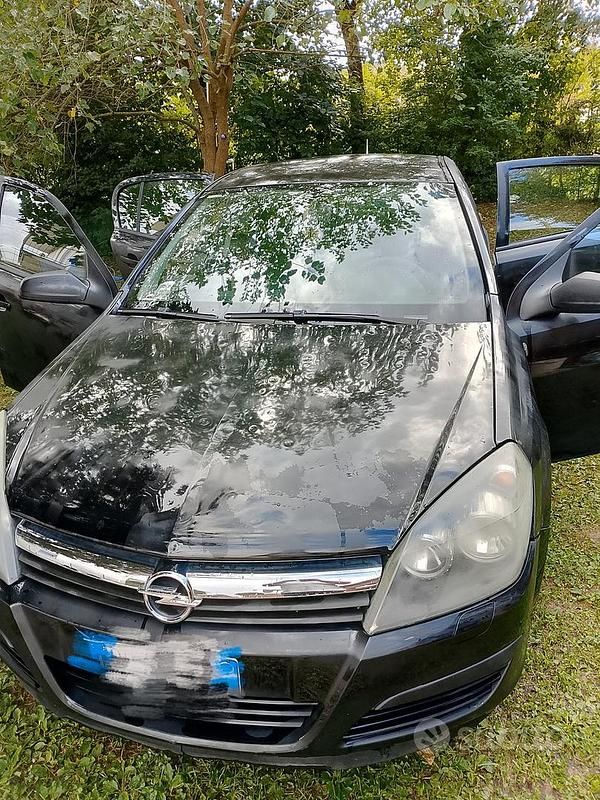 Usata Opel Astra 90 CV (66 kW) 2006 Nero Berlina